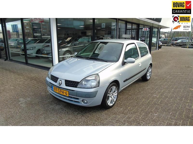 Grijs Occasion 2004 Renault Clio II Authentique Hatchback | € 1.495 (Eerlijke prijs) - Afbeelding 1/4