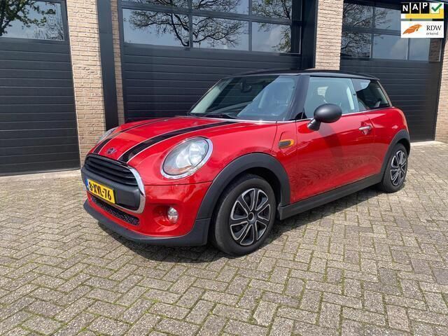 Rood, metallic lak Gebruikt 2014 Mini ONE Hatchback | € 10.950 (Duur) - Afbeelding 1/4