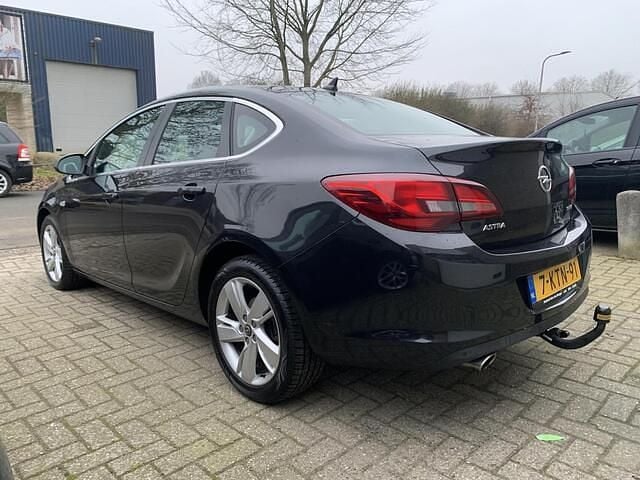 Occasion Opel Astra 140 PK (102 kW) 2013 Zwart Sedan
