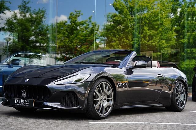 Grijs, metallic lak Gebruikt 2010 Maserati GranCabrio Cabriolet | € 54.888 - Afbeelding 1/4