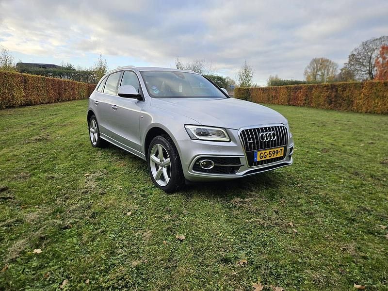 Grijs Occasion 2015 Audi Q5 SUV | € 18.999 (Eerlijke prijs) - Afbeelding 1/4