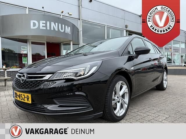 Zwart Gebruikt 2019 Opel Astra Edition Stationwagen | € 10.900 (Eerlijke prijs) - Afbeelding 1/4
