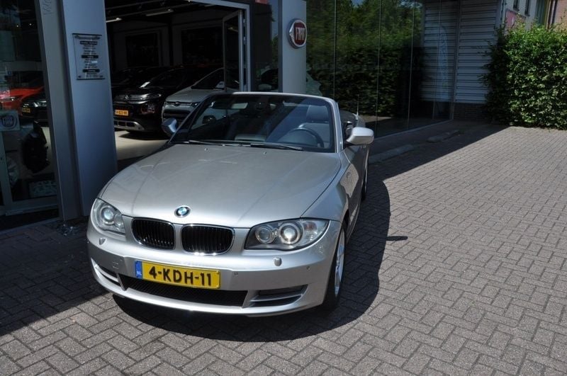 Grijs Gebruikt 2010 BMW 118 Cabriolet Executive Cabriolet | € 9.450 (Eerlijke prijs) - Afbeelding 1/4