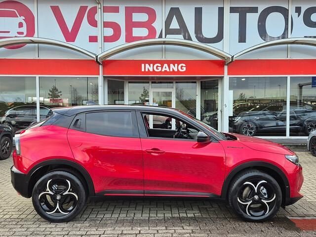 Occasion Alfa Romeo Junior Edizione Speciale 136 PK (100 kW) 2024 Rood (metallic) SUV