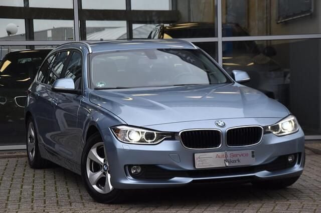 Blauw Occasion 2013 BMW 320 Efficient Dynamics Stationwagen | € 6.990 (Eerlijke prijs) - Afbeelding 1/4