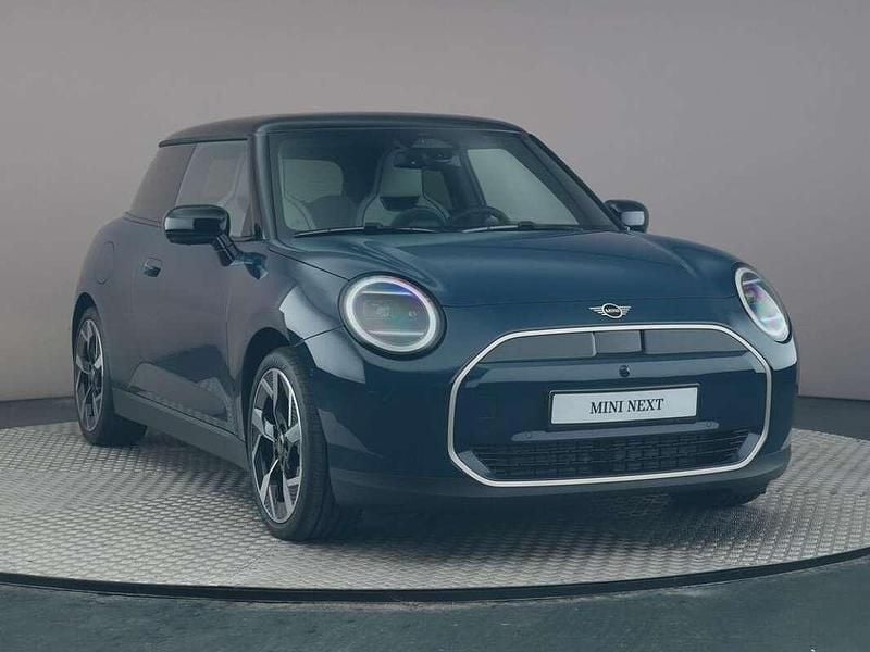 Nieuw Mini Cooper Favoured 135 kW (184 PK) 2025 Blauw Hatchback