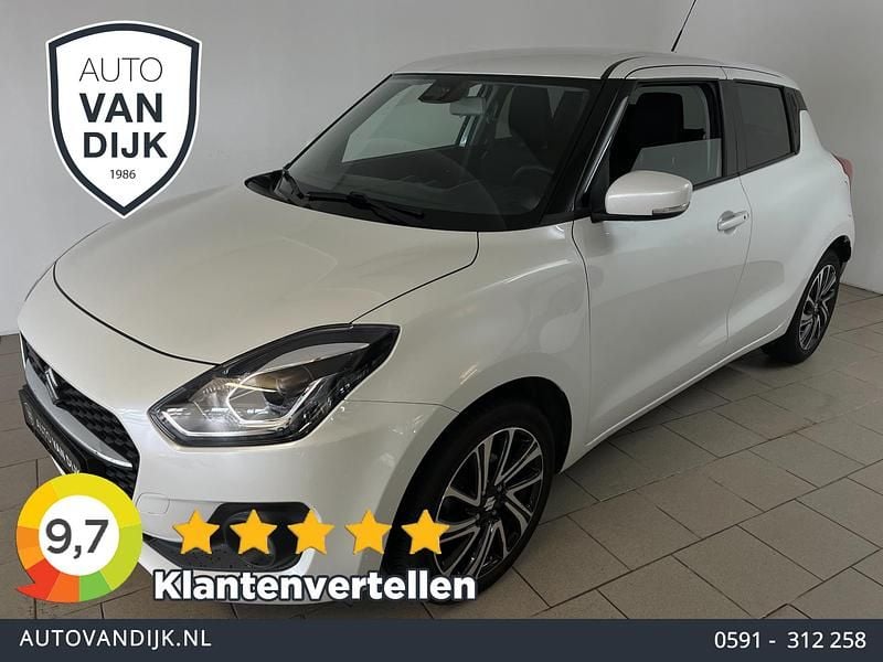 Wit Gebruikt 2023 Suzuki Swift Style Hatchback | € 16.985 (Eerlijke prijs) - Afbeelding 1/4