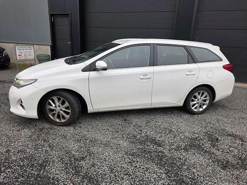 Occasion Toyota Auris 132 PK (97 kW) 2013 Wit Hatchback