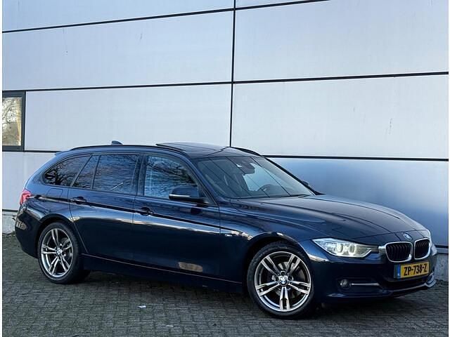 Blauw Occasion 2015 BMW 320 Executive Stationwagen | € 7.950 - Afbeelding 1/4