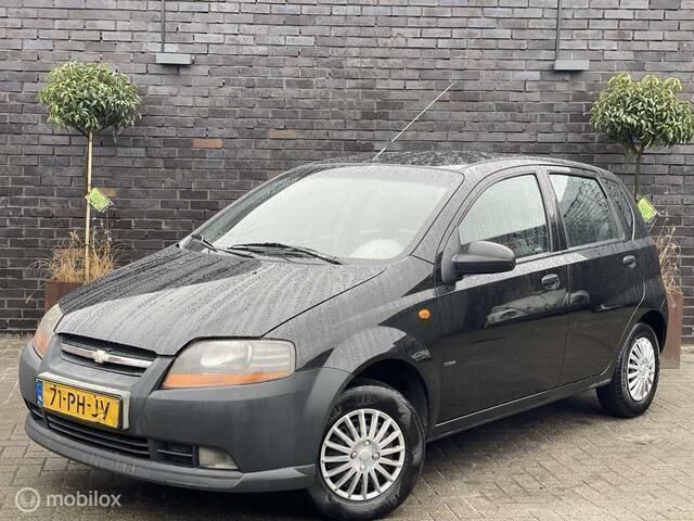 Zwart Gebruikt 2004 Chevrolet Kalos Hatchback | € 1.495 (Iets duurder) - Afbeelding 1/4