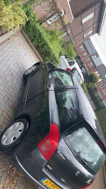 Zwart Gebruikt 2005 Suzuki Swift GLS Hatchback | € 1.399 (Goede deal) - Afbeelding 1/4