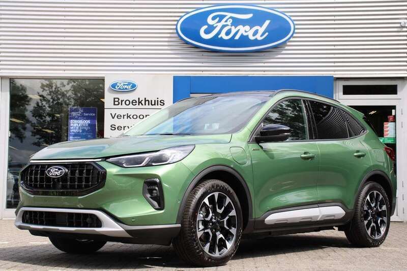 Groen, metallic lak Nieuw 2024 Ford Kuga Active X SUV | € 50.900 (Iets duurder) - Afbeelding 1/4