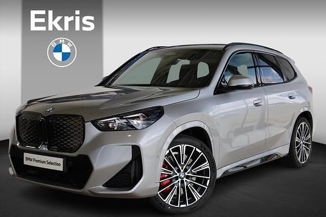 Grijs Gebruikt 2025 BMW iX1 M Sport SUV | € 63.312 - Afbeelding 1/4