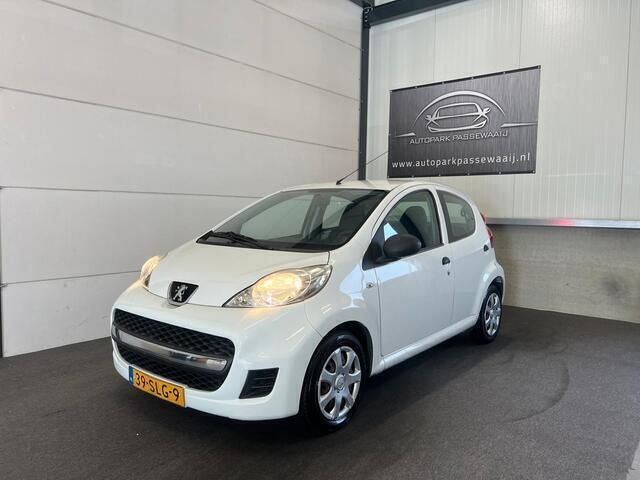 Wit Gebruikt 2011 Peugeot 107 Hatchback | € 2.950 (Eerlijke prijs) - Afbeelding 1/4