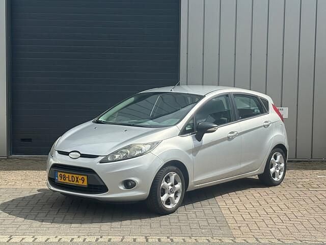 Grijs Gebruikt 2009 Ford Fiesta Ghia Hatchback | € 2.350 (Eerlijke prijs) - Afbeelding 1/4