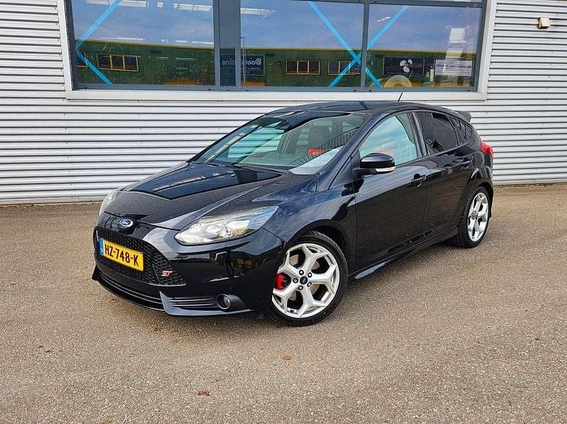 Zwart Gebruikt 2013 Ford Focus ST Hatchback | € 11.750 (Super prijs) - Afbeelding 1/4