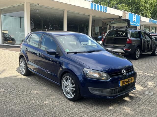 Blauw, metallic lak Gebruikt 2011 VW Polo Hatchback | € 4.650 (Goede deal) - Afbeelding 1/4