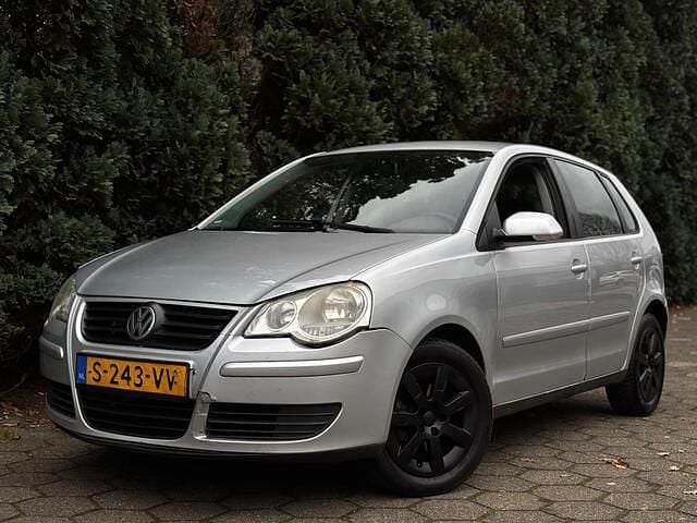 Grijs Gebruikt 2006 VW Polo Hatchback | € 1.200 (Goede deal) - Afbeelding 1/4