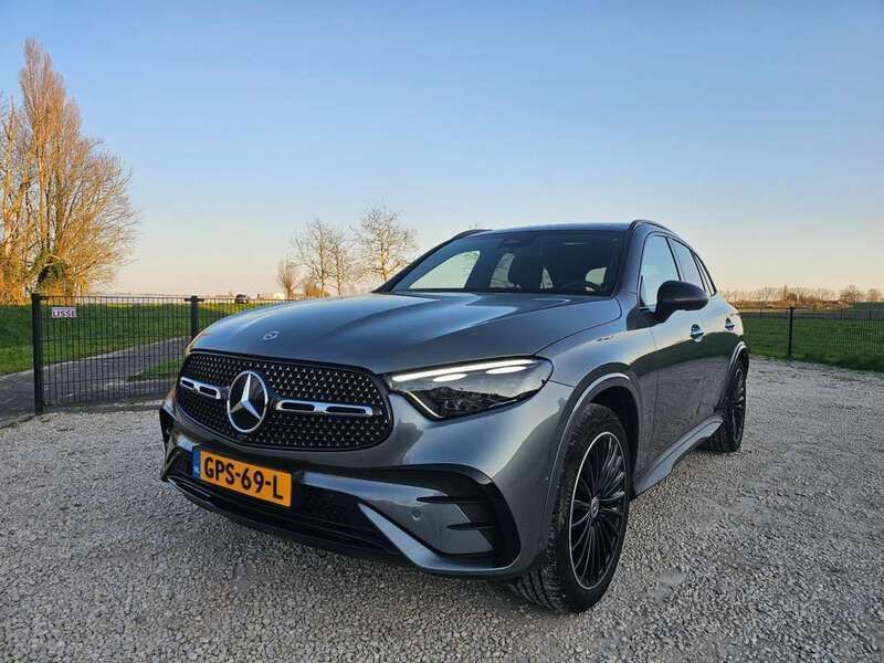 Grijs Gebruikt 2023 Mercedes GLC300e AMG line SUV | € 72.950 - Afbeelding 1/4