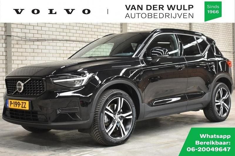 Zwart Gebruikt 2022 Volvo XC40 Plus SUV | € 33.950 (Goede deal) - Afbeelding 1/4