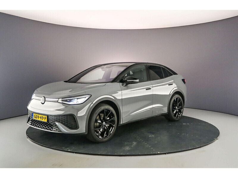 Moonstone grey met zwart dak Gebruikt 2024 VW ID.5 Black Edition SUV | € 53.900 - Afbeelding 1/4