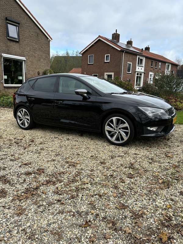 Zwart Gebruikt 2013 Seat Leon FR Stationwagen | € 10.750 (Eerlijke prijs) - Afbeelding 1/4