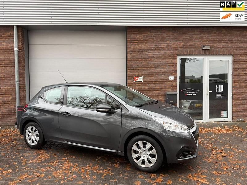 Grijs Gebruikt 2016 Peugeot 208 Access Hatchback | € 5.999 (Super prijs) - Afbeelding 1/4