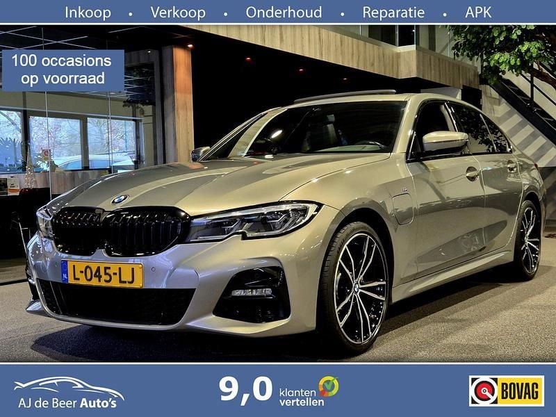 Grijs Gebruikt 2021 BMW 320e M Sport Sedan | € 34.990 (Eerlijke prijs) - Afbeelding 1/4