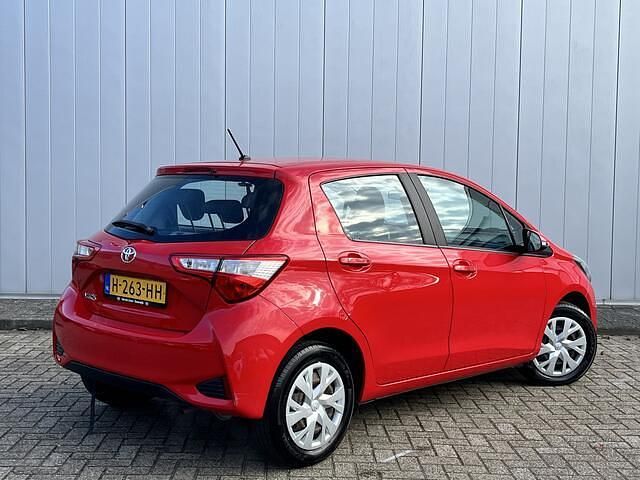 Occasion Toyota Yaris Active 74 PK (54 kW) 2020 Rood Hatchback