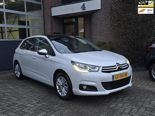 Wit Occasion 2015 Citroën C4 Feel Hatchback | € 5.495 (Eerlijke prijs) - Afbeelding 1/4