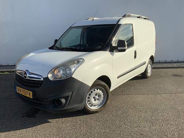 Wit Gebruikt 2015 Opel Combo Edition Van | € 5.450 (Iets duurder) - Afbeelding 1/4