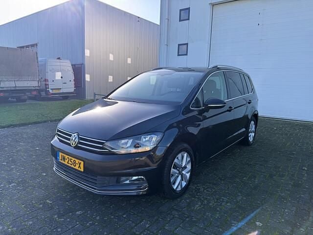 Zwart Gebruikt 2016 VW Touran Highline MPV | € 13.950 (Iets duurder) - Afbeelding 1/4
