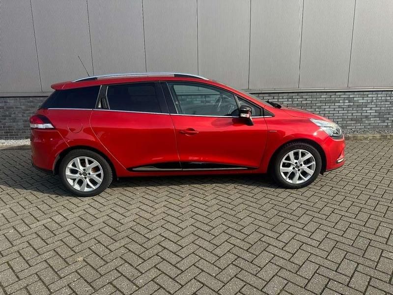 Occasion Renault Clio GrandTour LIMITED 90 PK (66 kW) 2018 Rood Stationwagen