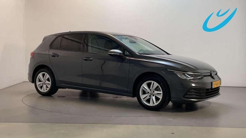 Grijs Gebruikt 2023 VW Golf VIII Life Hatchback | € 21.750 (Goede deal) - Afbeelding 1/3