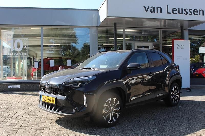 Zwart Gebruikt 2024 Toyota Yaris Cross Style SUV | € 29.499 (Eerlijke prijs) - Afbeelding 1/1