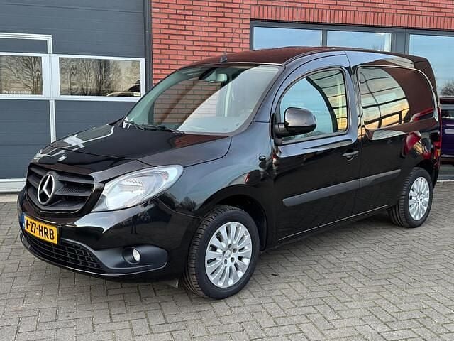 Zwart (metallic) Occasion 2021 Mercedes Citan 111 Van | € 13.950 - Afbeelding 1/4