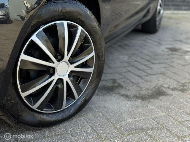 Occasion Ford Fiesta 60 PK (44 kW) 2012 Zwart Hatchback