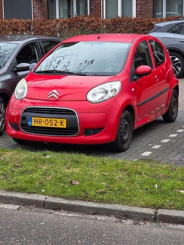 Rood Occasion 2011 Citroën C1 Hatchback | € 1.000 (Super prijs) - Afbeelding 1/4