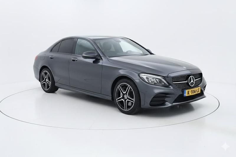Grijs (metallic) Occasion 2021 Mercedes C300e AMG Sedan | € 29.895 (Goede deal) - Afbeelding 1/4