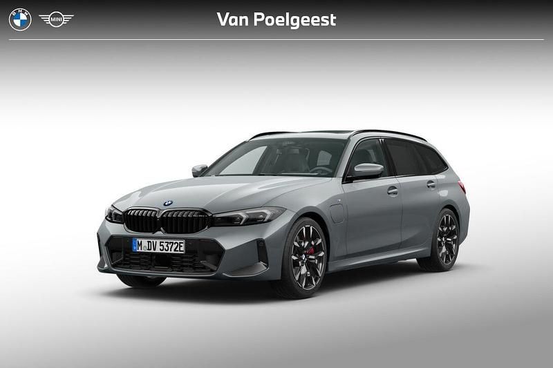 Grijs Nieuw 2025 BMW 330e M Sport Stationwagen | € 81.279 (Duur) - Afbeelding 1/4