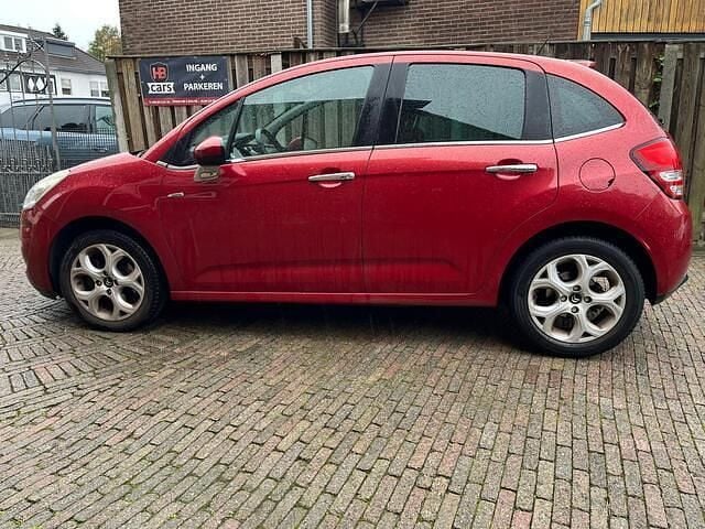 Rood (metallic) Gebruikt 2011 Citroën C3 Exclusive Hatchback | € 3.499 (Goede deal) - Afbeelding 1/4