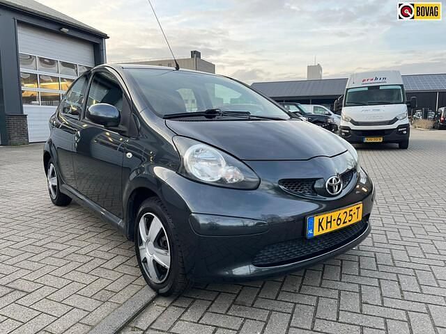 Grijs Gebruikt 2007 Toyota Aygo Hatchback | € 2.750 (Eerlijke prijs) - Afbeelding 1/4