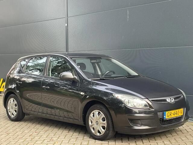Zwart Gebruikt 2010 Hyundai i30 Active Hatchback | € 2.745 (Eerlijke prijs) - Afbeelding 1/4