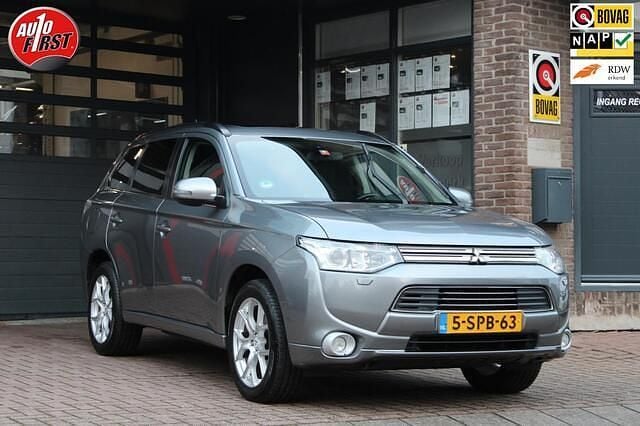 Grijs Gebruikt 2013 Mitsubishi Outlander Instyle SUV | € 12.750 (Eerlijke prijs) - Afbeelding 1/4