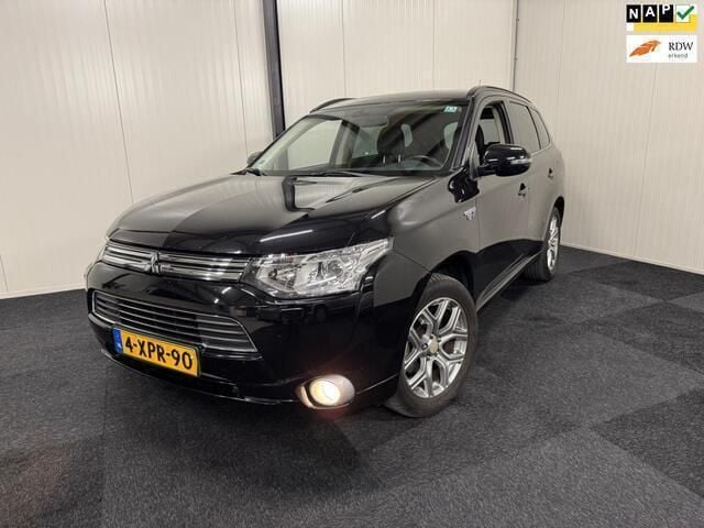 Zwart Gebruikt 2014 Mitsubishi Outlander Instyle SUV | € 7.940 (Eerlijke prijs) - Afbeelding 1/4