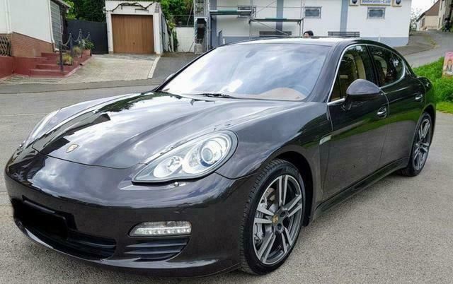 Grijs Gebruikt 2015 Porsche Panamera Sedan | € 74.950 - Afbeelding 1/4