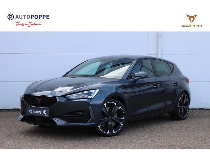 Grijs Gebruikt 2022 Cupra Leon VZ Hatchback | € 26.950 (Eerlijke prijs) - Afbeelding 1/4