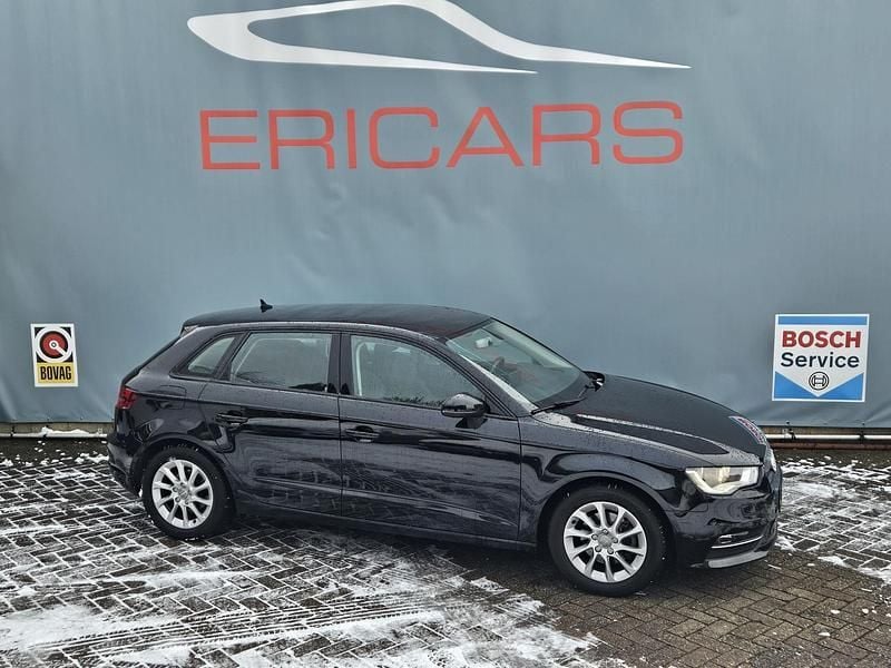 Zwart Gebruikt 2016 Audi A3 Ambition Hatchback | € 15.950 (Goede deal) - Afbeelding 1/4