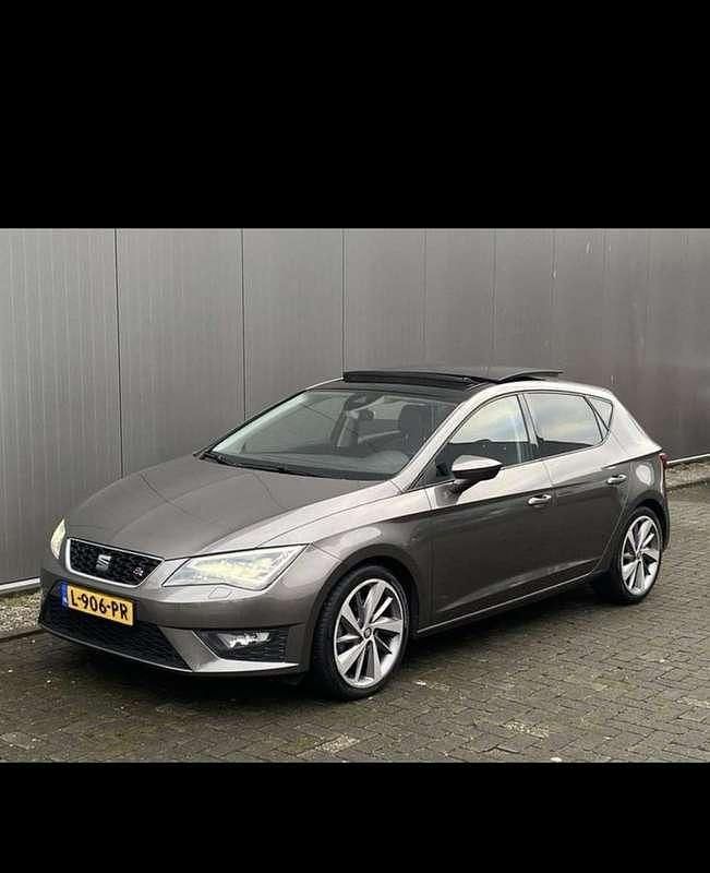 Grijs Gebruikt 2019 Seat Leon CONNECT Stationwagen | € 16.999 (Eerlijke prijs) - Afbeelding 1/4