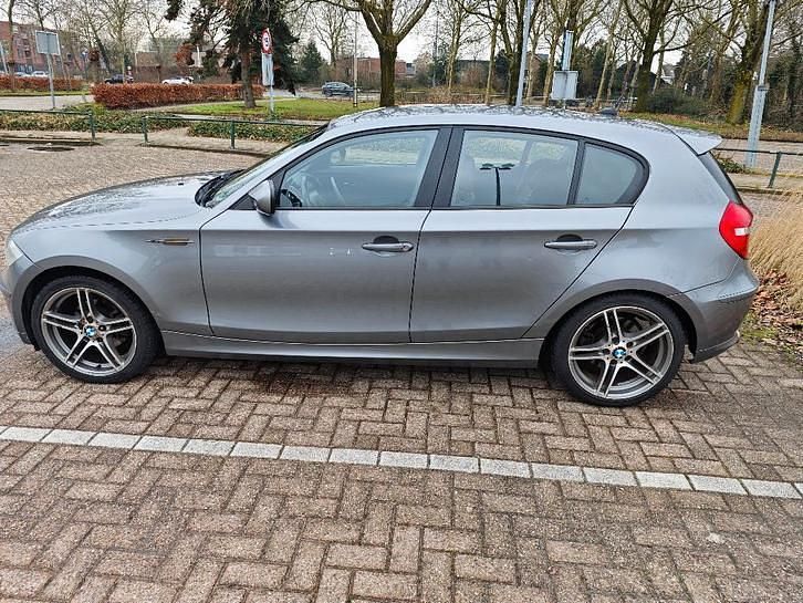 Occasion BMW 118 143 PK (105 kW) 2010 Grijs Hatchback